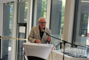 Günter Rückert hielt die Eröffnungsrede.
