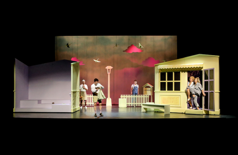 Der zerbrochne Krug.: v.l.n.r.: Tobias Hoeft, Lukas Beeler, Roberto Romeo, Antje Prust, Puah Abdellaoui Foto © Birgit Hupfeld