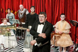 v.l.n.r.: Lioba Ullrich, Luise Kinner, Stefan Hellwinkel, Kenji Takagi, Leo Nitas und Tim Valerian Alberti Foto © Birgit Hupfeld