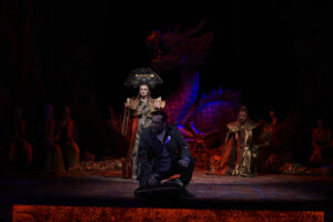 Bianca Mărgean, Alfred Kim, Statisterie Theater Dortmund Foto (c) Björn Hickmann