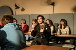 Roberto Romeo als Marvin. (Foto: Birgit Hupfeld.)