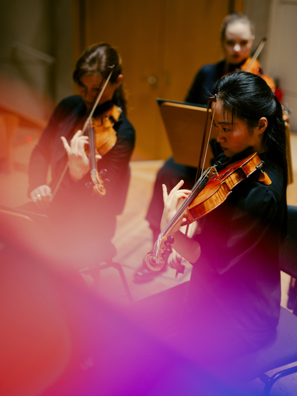 Das Jugendorchter und die Dortmunder Philharmoniker zusammen in einem Konzert. (Foto-Credit: Sophia Hegewald)
