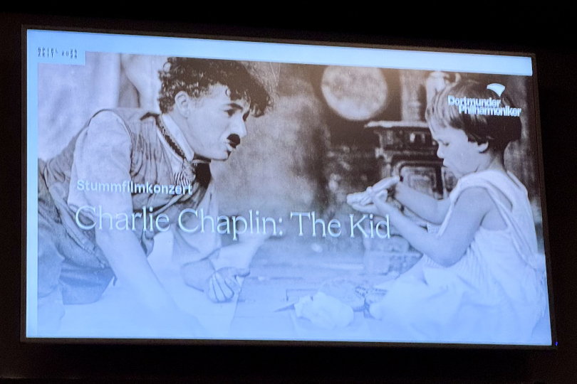 Leinwandfoto vom Stummfilmkonzert "The Kid" (Foto: (c) Martina Bracke)